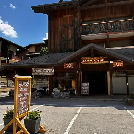 Center And Walking Trails - Open View And Private Parking